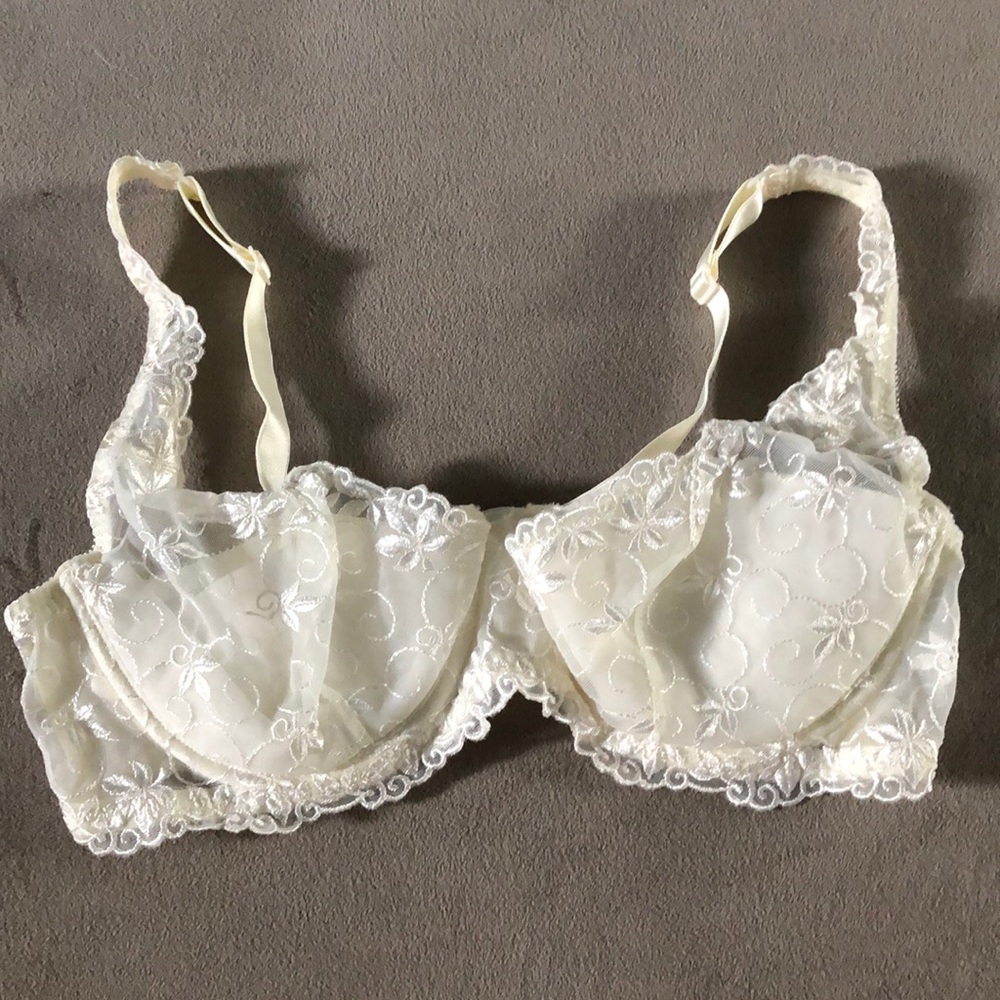 Fashion Bug Bra Women's Size 36 D‎ Off White Underwire Lace